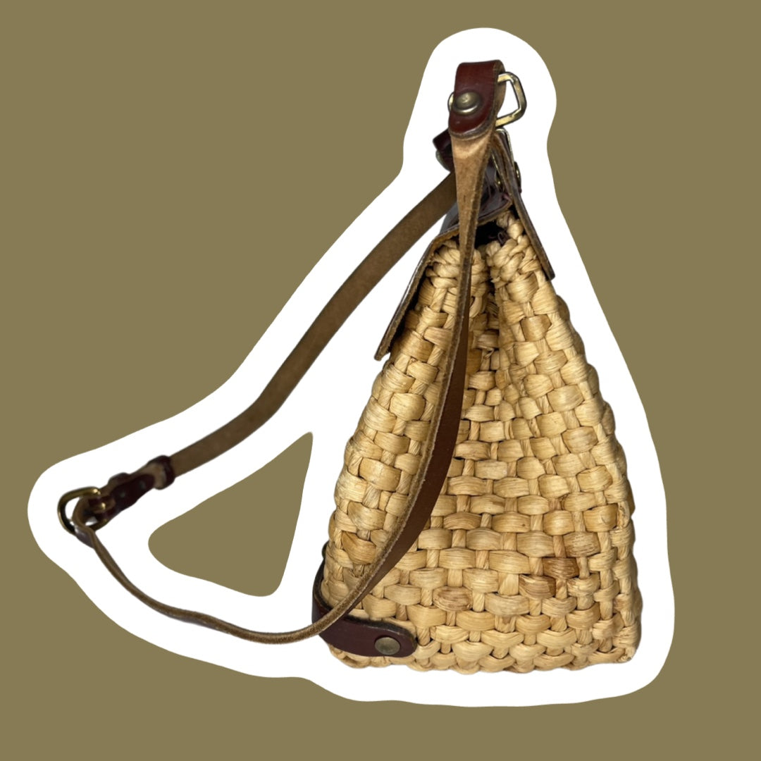 Bolso bandolera estilo bohemio de paja tejida y cuero genuino, década de 1960/70