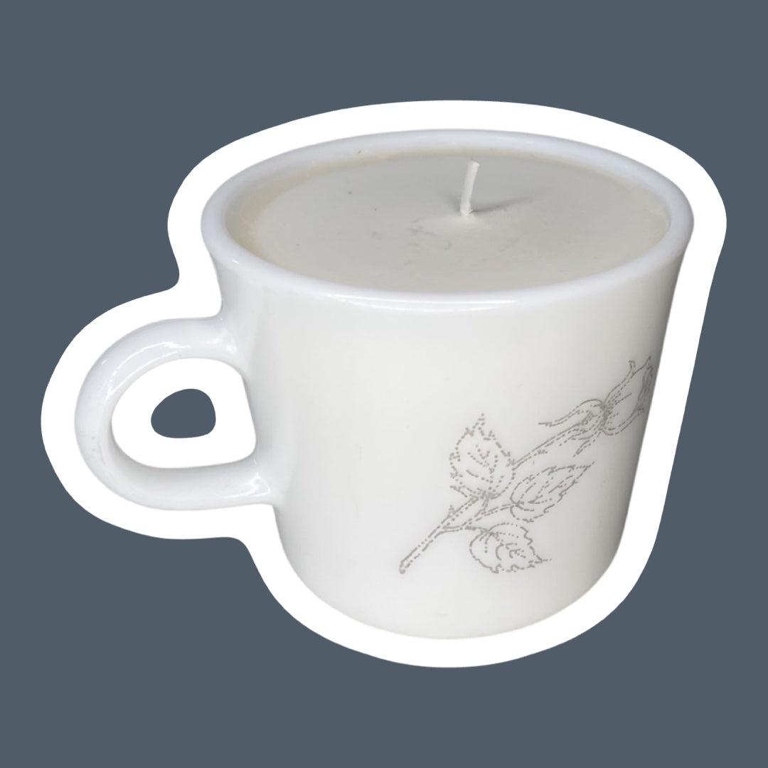 Vela en taza de cera de soja en vidrio con leche y diseño de rosas en gris y plata de Corelle, 'Corning USA'