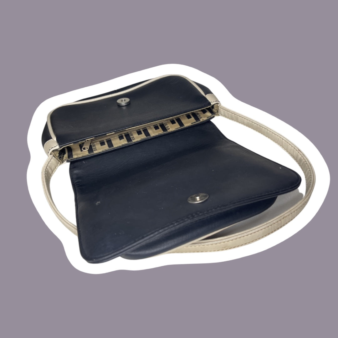 Bolso bandolera pequeño de piel 'Guess' en color negro y crema