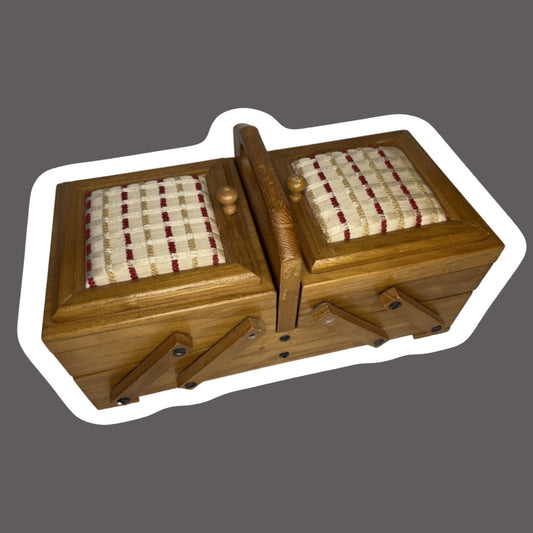 Estuche de madera y acolchado con varios compartimentos para artículos de costura