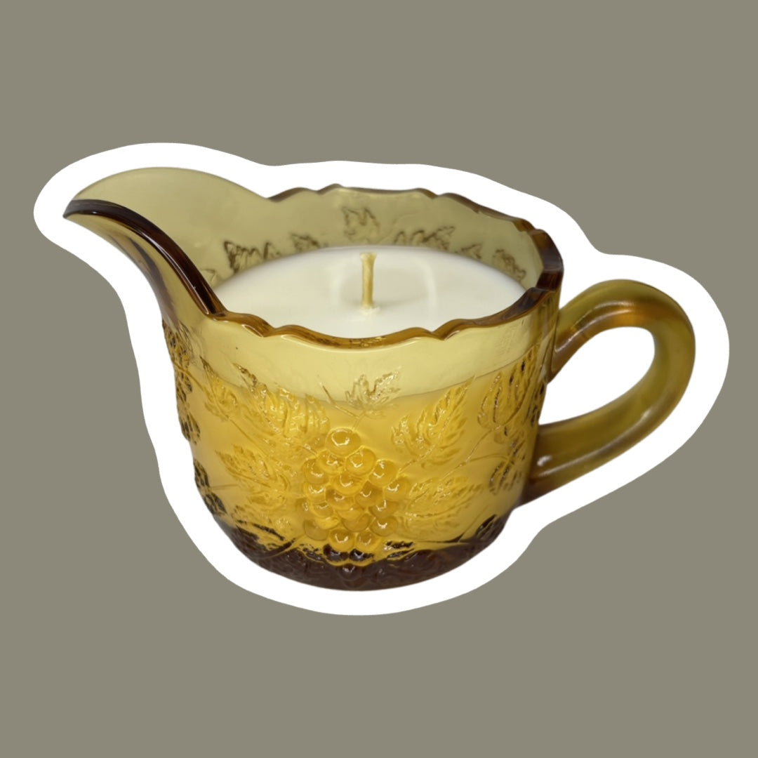 Vela de cera de soja LE Smith con diseño de uvas en relieve en vidrio color ámbar y miel