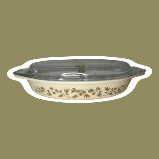 Cacerola promocional de vidrio Pyrex de 1,5 cuartos de galón, diseño de bellota dorada, n.° 37