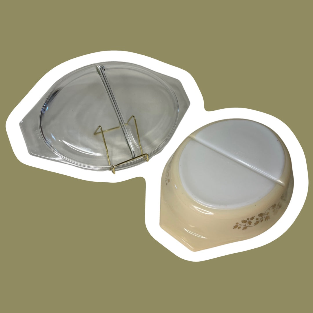 Cacerola promocional de vidrio Pyrex de 1,5 cuartos de galón, diseño de bellota dorada, n.° 37