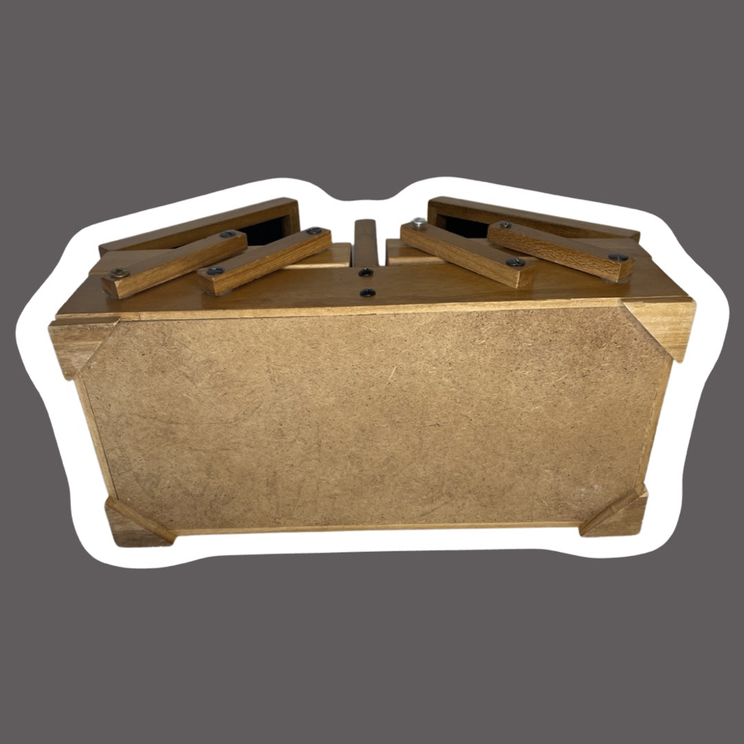 Estuche de madera y acolchado con varios compartimentos para artículos de costura