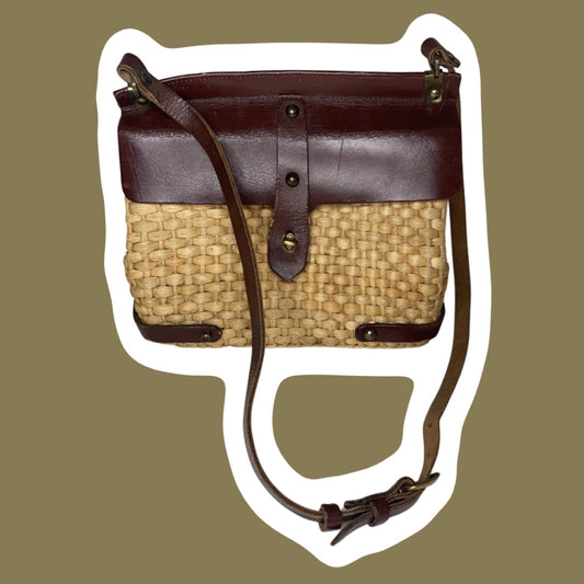 Bolso bandolera estilo bohemio de paja tejida y cuero genuino, década de 1960/70