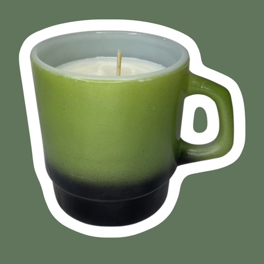 Vela en taza de cera de soja en vidrio con leche ombré color aguacate y verde oliva de Anchor Hocking