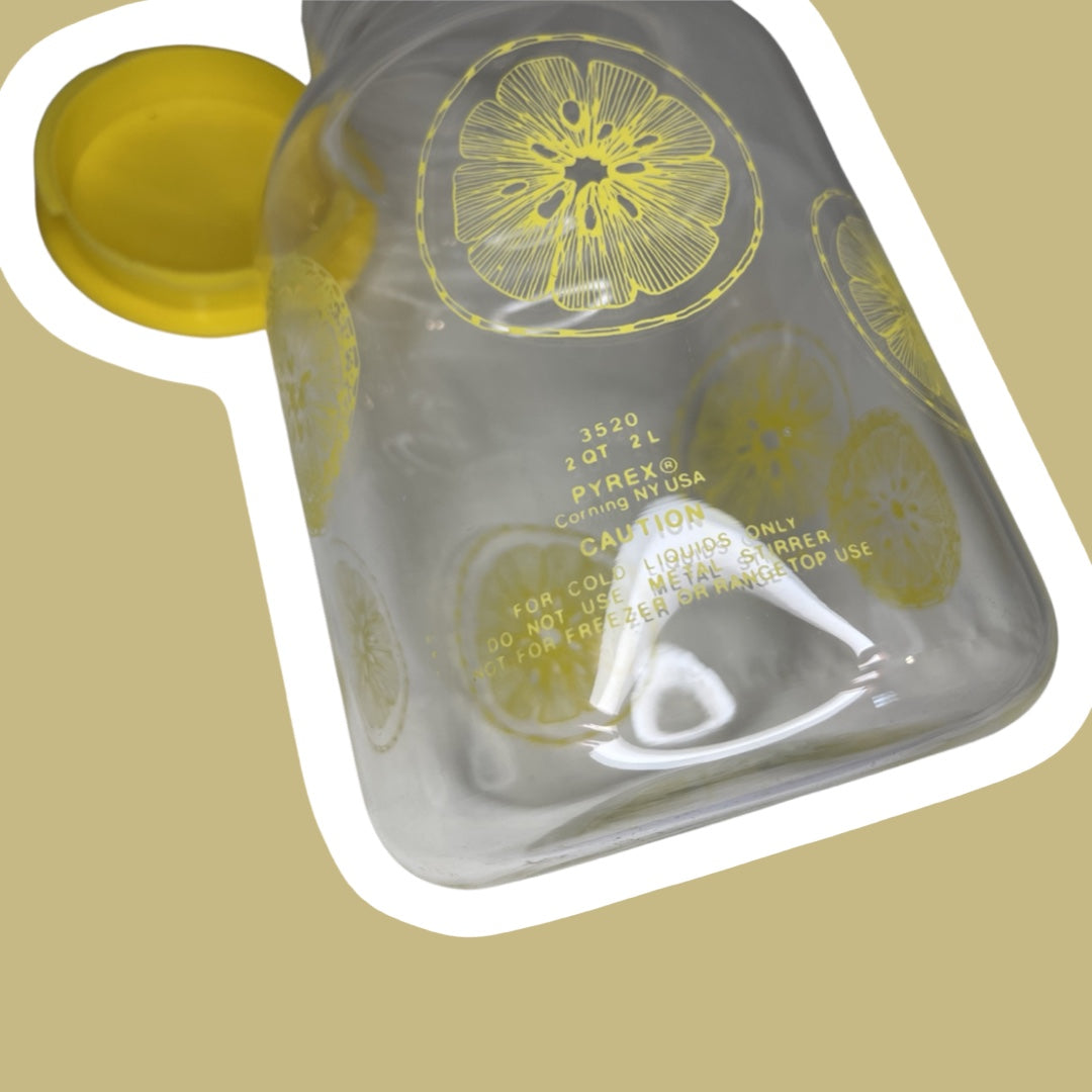 Jarra de limonada con tapa y diseño de limón amarillo de Pyrex