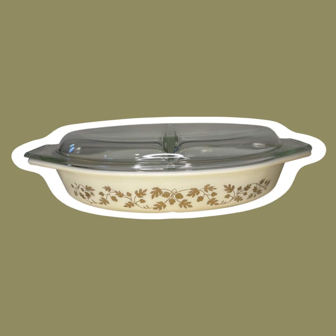 Cacerola promocional de vidrio Pyrex de 1,5 cuartos de galón, diseño de bellota dorada, n.° 37