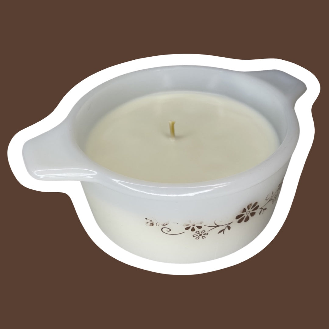 Cacerola pequeña de vidrio con forma de flor marrón y forma de leche de Dynaware, vela de cera de soja