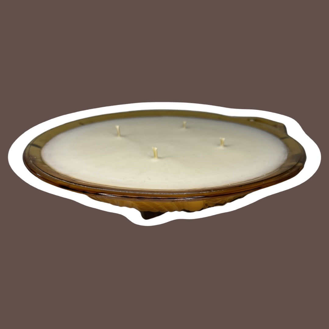 Bandeja para dulces o baratijas con base de vidrio de Indiana adornado en ámbar, vela de cera de soja de cuatro mechas