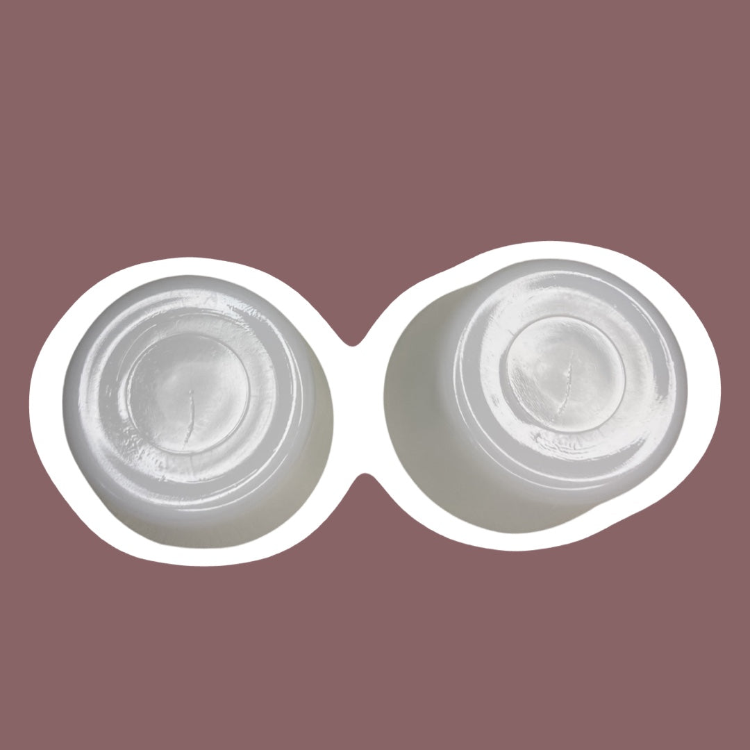 Juego de dos moldes pequeños para natillas de vidrio con leche