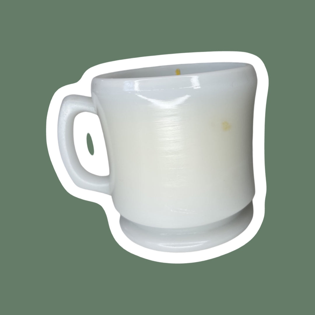 Taza de afeitar de vidrio con leche Hazel Atlas, vela de cera de soja y mecha de cáñamo
