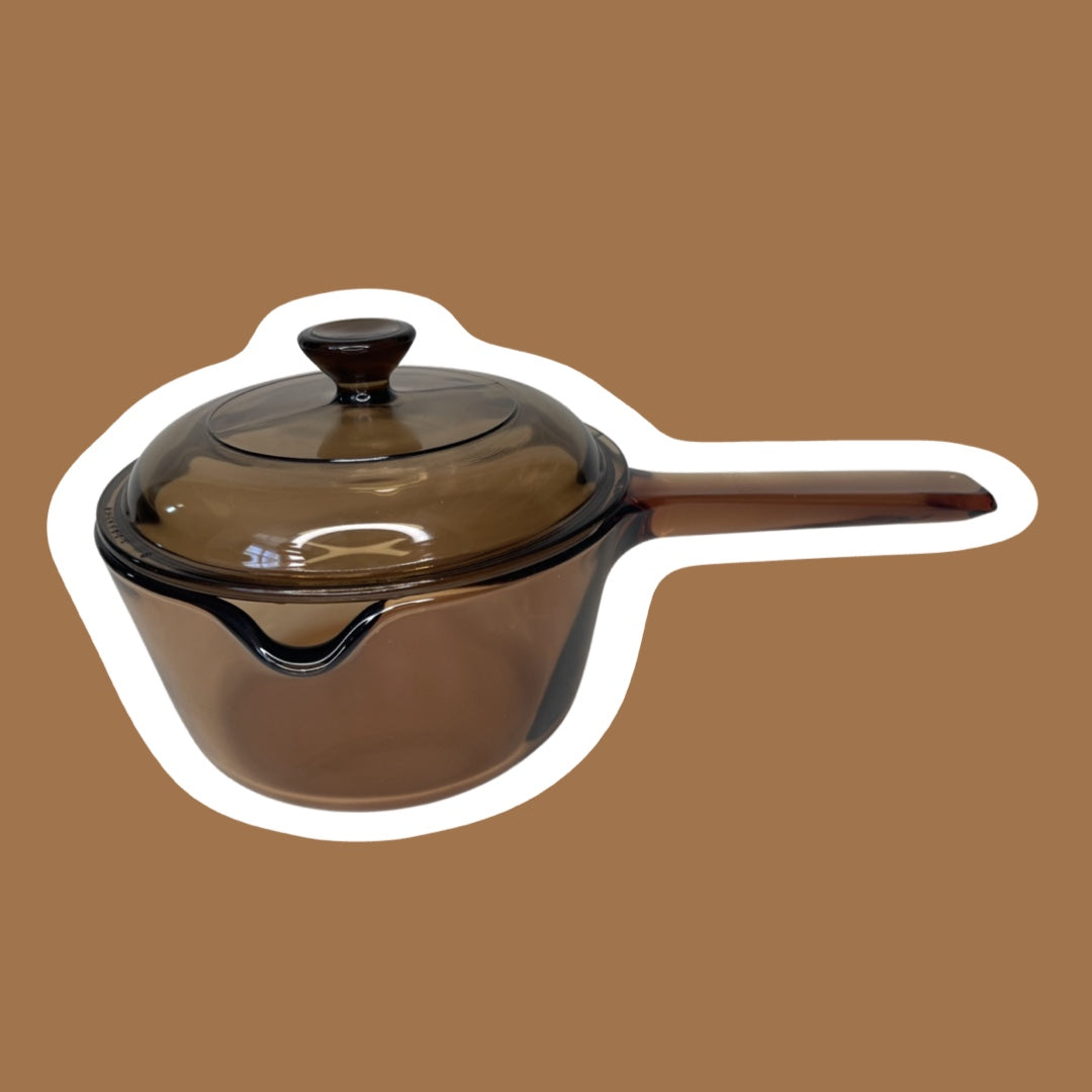 Olla de vidrio ámbar para estufa con pico vertedor y tapa, Corning Ware 'Visions', 1 litro