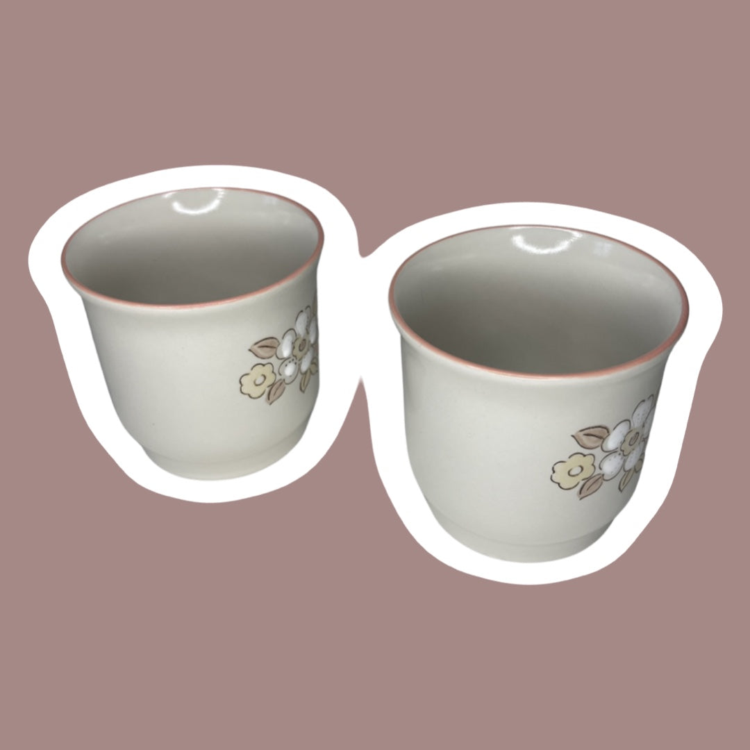 Juego de dos tazas de café japonesas de cerámica Chantilly 'Fleur de Bois' con flores de melocotón
