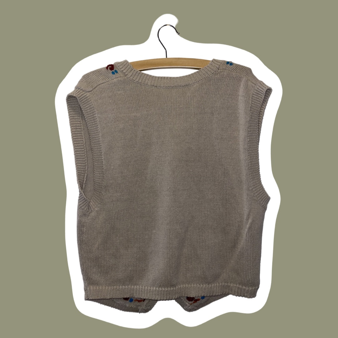 Chaleco tipo suéter bohemio con canasta de frutas y verduras en color tostado, talla mediana para mujer
