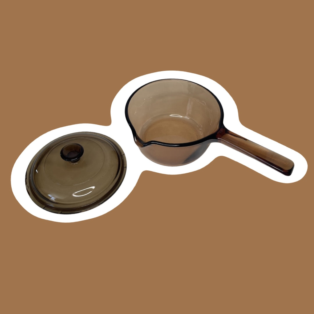 Olla de vidrio ámbar para estufa con pico vertedor y tapa, Corning Ware 'Visions', 1 litro