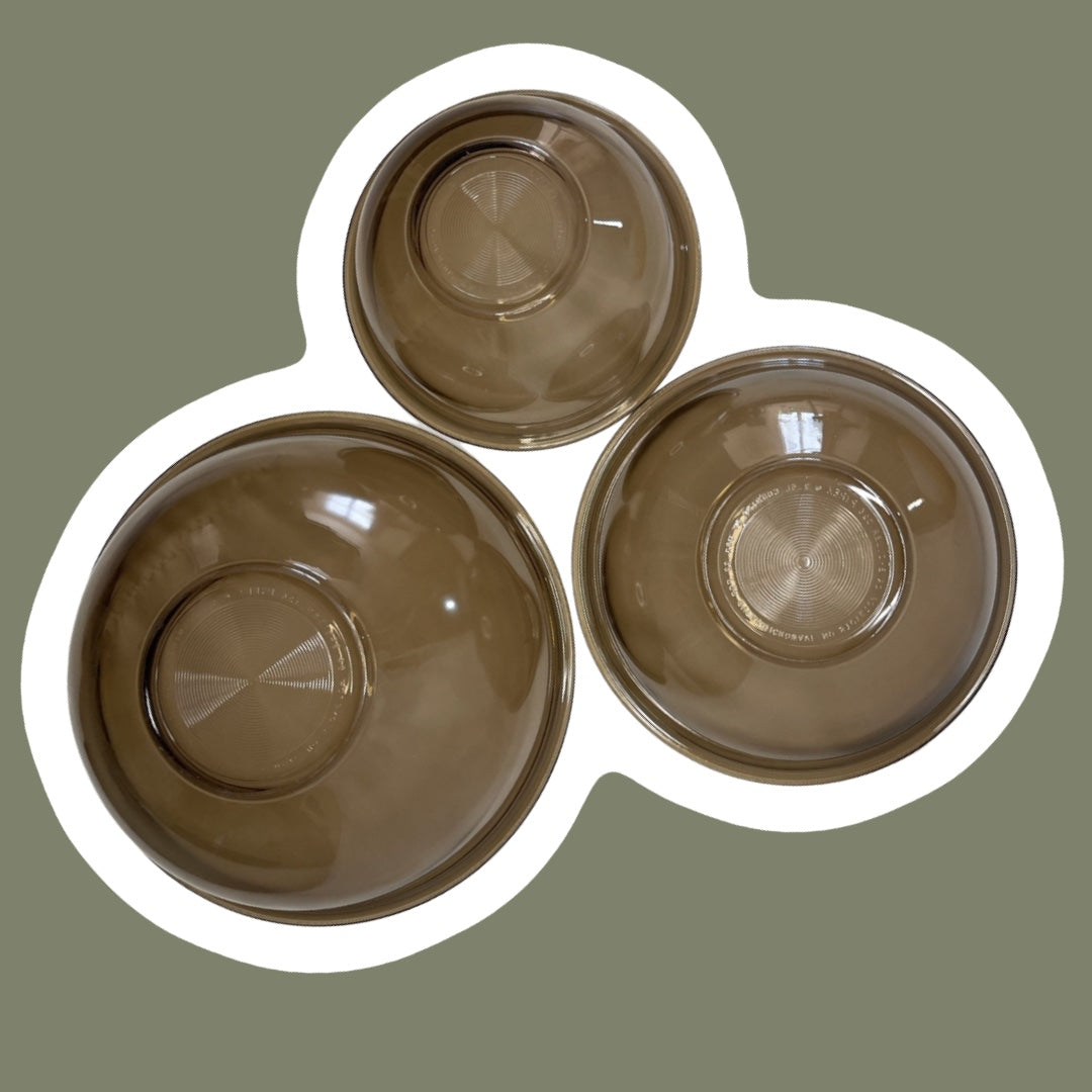 1980s Pyrex ‘Fireside Brown’ Mixing Bowls, 323/325/326, Set of Three